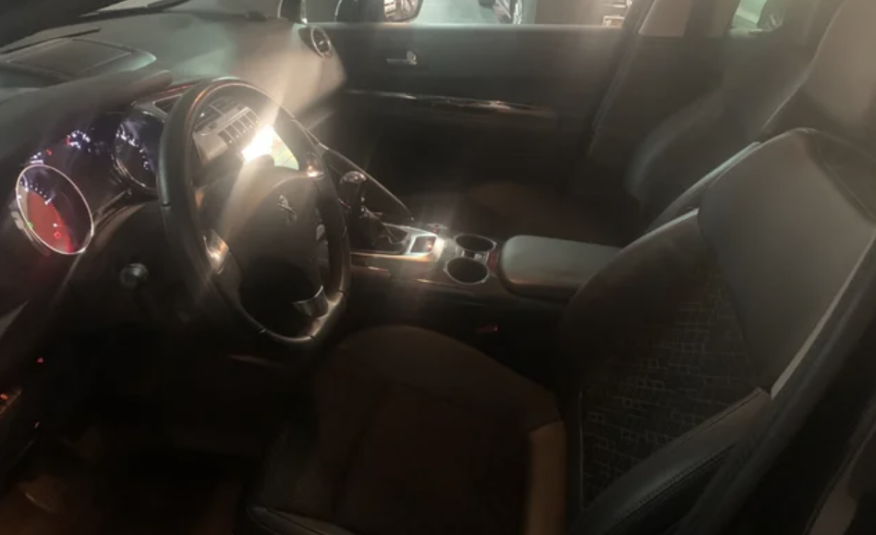 PEUGEOT 3008