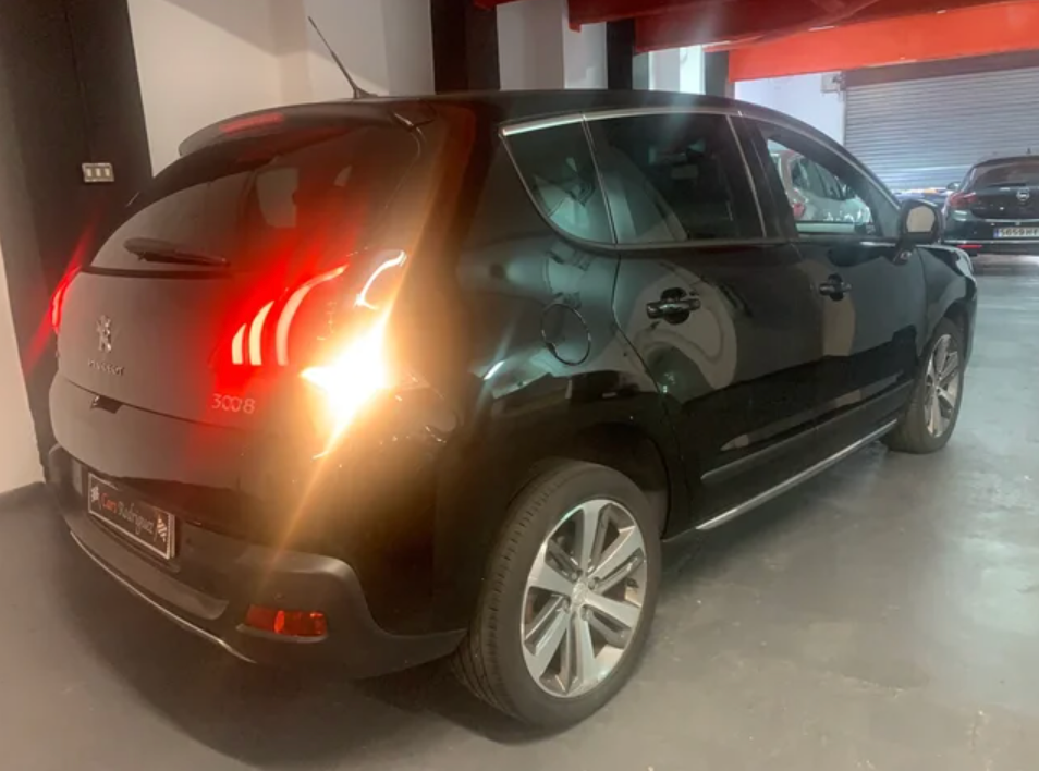 PEUGEOT 3008